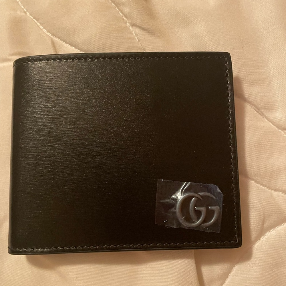 Gucci Marmont bi-fold wallet. Brand New.